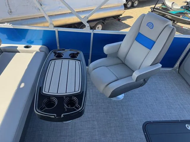 Slide: The Image of Sun Tracker Party Barge 22 RF XP3 2026 - 17