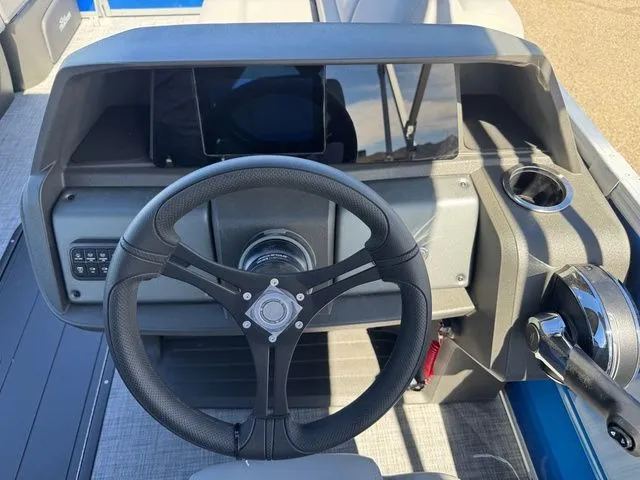 Slide: The Image of Sun Tracker Party Barge 22 RF XP3 2026 - 19