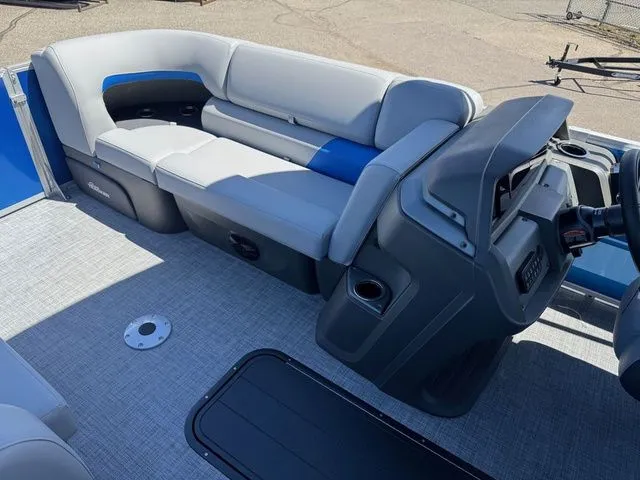 Slide: The Image of Sun Tracker Party Barge 22 RF XP3 2026 - 21