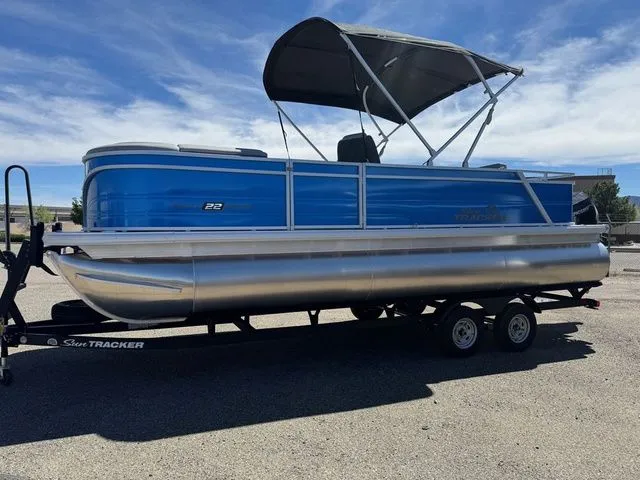 Slide: The Image of Sun Tracker Party Barge 22 RF XP3 2026 - 23