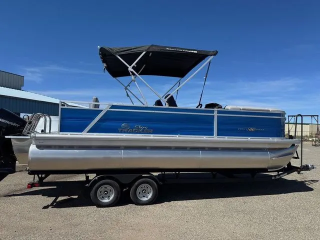 Slide: The Image of Sun Tracker Party Barge 22 RF XP3 2026 - 3