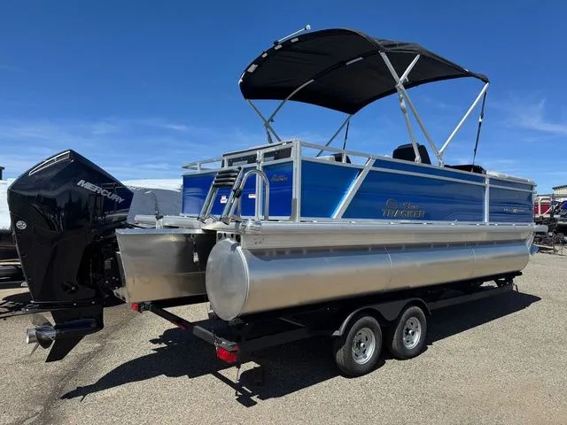 Slide: The Image of Sun Tracker Party Barge 22 RF XP3 2026 - 4