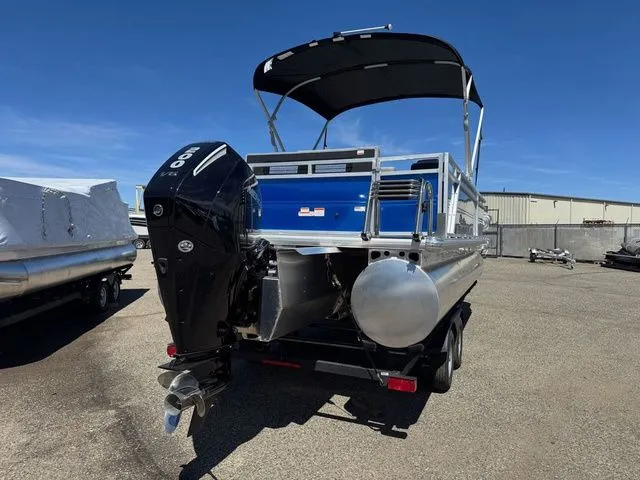 Slide: The Image of Sun Tracker Party Barge 22 RF XP3 2026 - 5