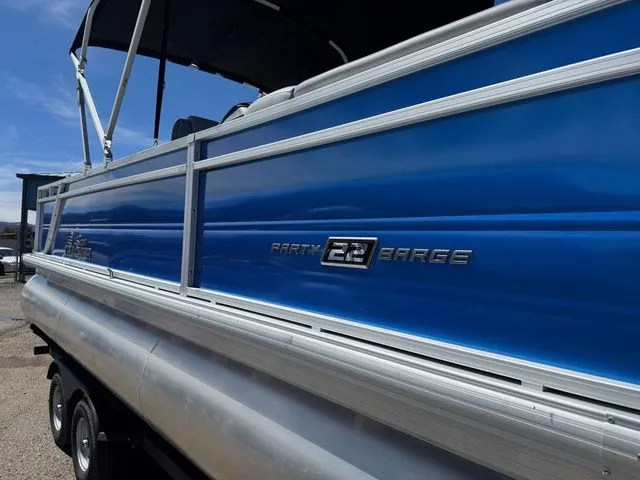 Slide: The Image of Sun Tracker Party Barge 22 RF XP3 2026 - 7