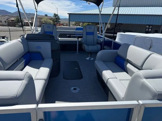 Slide: The Image of Sun Tracker Party Barge 22 RF XP3 2026 - 8