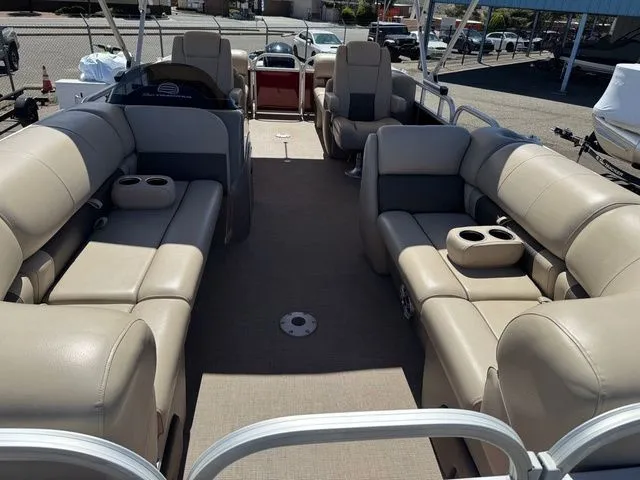 Slide: The Image of Sun Tracker Party Barge 22 DLX 2023 - 10