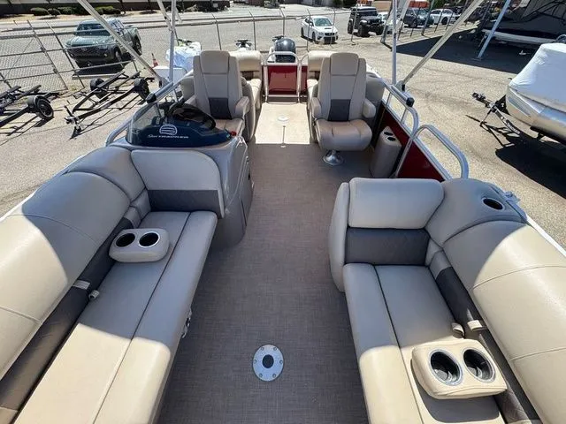 Slide: The Image of Sun Tracker Party Barge 22 DLX 2023 - 11