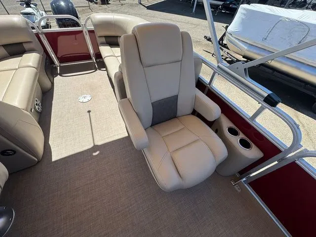 Slide: The Image of Sun Tracker Party Barge 22 DLX 2023 - 15