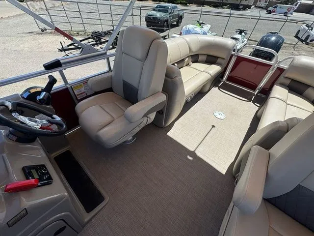 Slide: The Image of Sun Tracker Party Barge 22 DLX 2023 - 16