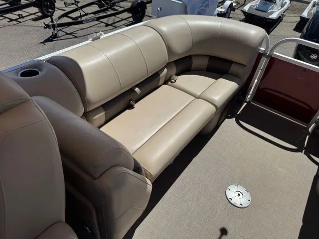 Slide: The Image of Sun Tracker Party Barge 22 DLX 2023 - 17