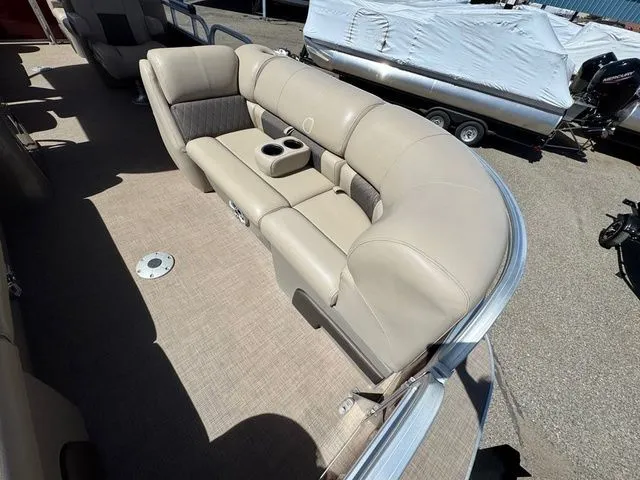 Slide: The Image of Sun Tracker Party Barge 22 DLX 2023 - 23