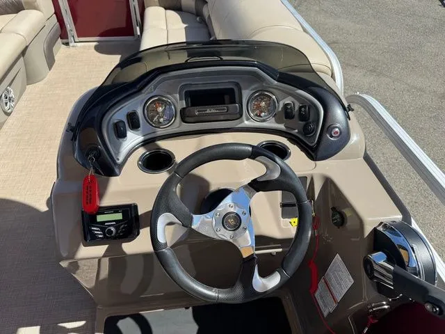 Slide: The Image of Sun Tracker Party Barge 22 DLX 2023 - 34