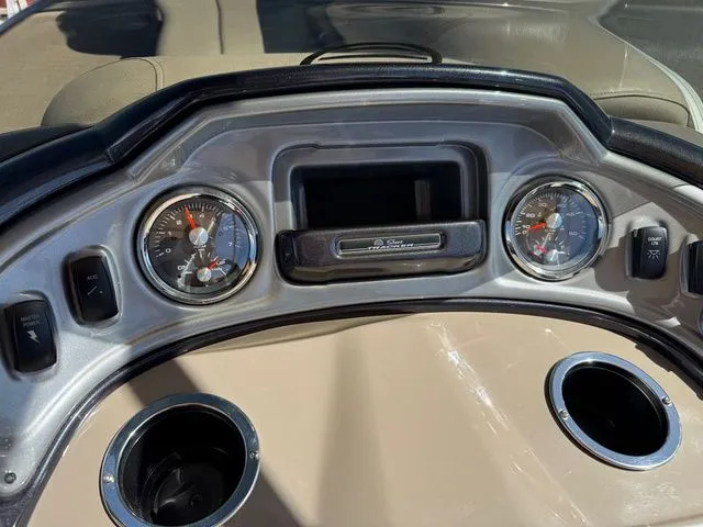 Slide: The Image of Sun Tracker Party Barge 22 DLX 2023 - 35