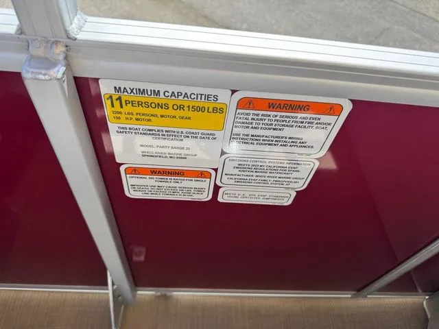 Slide: The Image of Sun Tracker Party Barge 22 DLX 2023 - 36