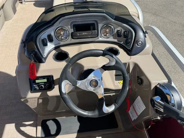 Slide: The Image of Sun Tracker Party Barge 22 DLX 2023 - 39