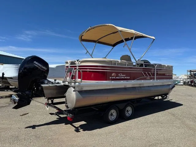 Slide: The Image of Sun Tracker Party Barge 22 DLX 2023 - 4