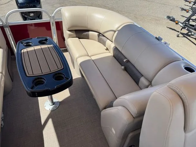 Slide: The Image of Sun Tracker Party Barge 22 DLX 2023 - 41