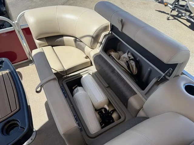 Slide: The Image of Sun Tracker Party Barge 22 DLX 2023 - 42