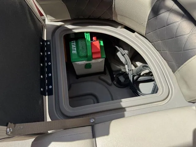 Slide: The Image of Sun Tracker Party Barge 22 DLX 2023 - 43