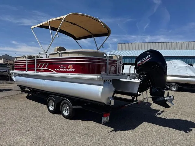 Slide: The Image of Sun Tracker Party Barge 22 DLX 2023 - 49