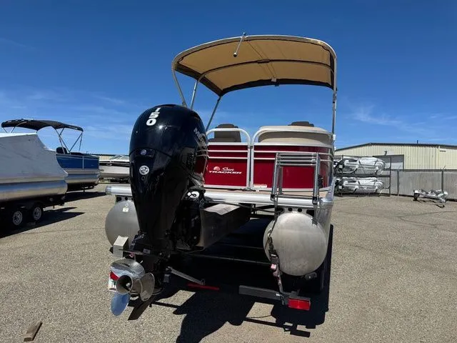 Slide: The Image of Sun Tracker Party Barge 22 DLX 2023 - 5