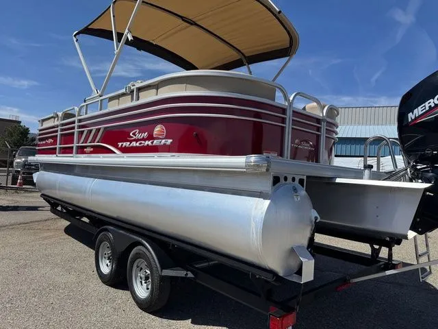 Slide: The Image of Sun Tracker Party Barge 22 DLX 2023 - 50