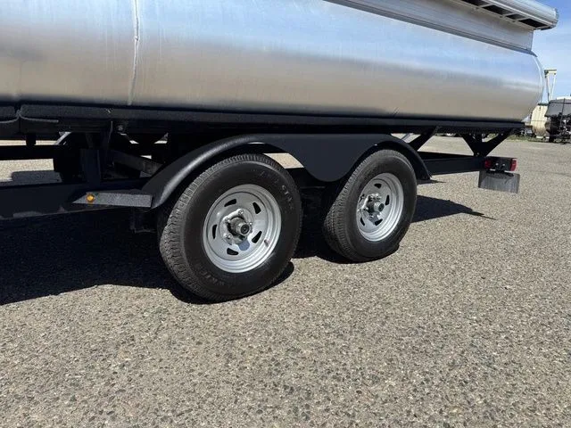 Slide: The Image of Sun Tracker Party Barge 22 DLX 2023 - 52