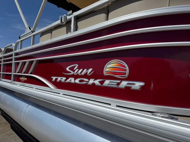 Slide: The Image of Sun Tracker Party Barge 22 DLX 2023 - 56