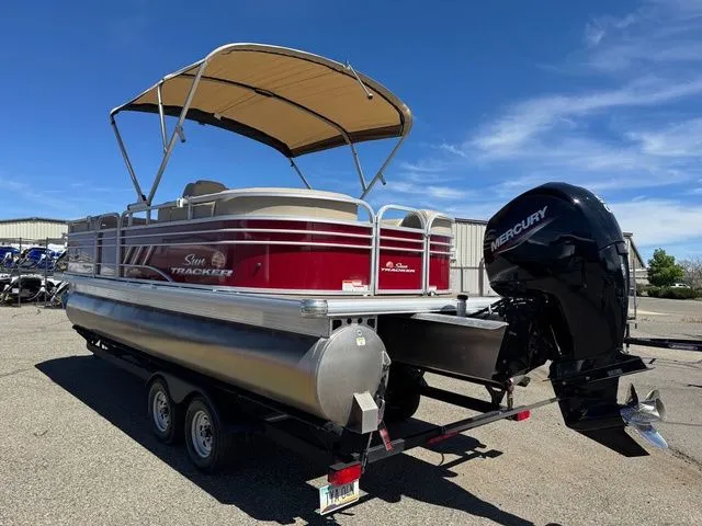 Slide: The Image of Sun Tracker Party Barge 22 DLX 2023 - 7