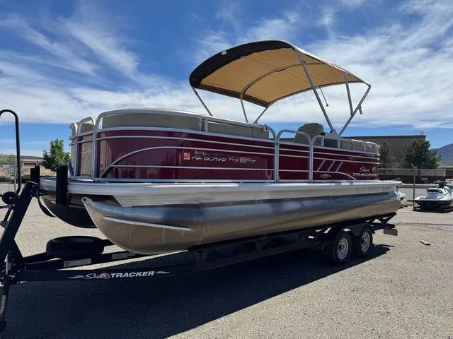 Slide: The Image of Sun Tracker Party Barge 22 DLX 2023 - 9