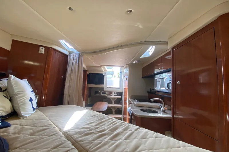 Slide: The Image of Interior of 2007 Sea Ray Sundancer 310 yacht with cozy cabin and kitchenette. - 41