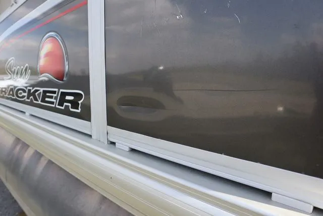 Slide: The Image of Sun Tracker Party Barge 20 DLX 2015 - 11