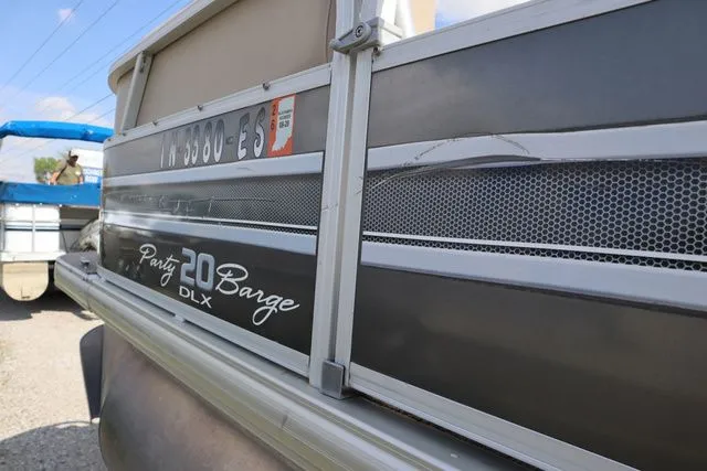 Slide: The Image of Sun Tracker Party Barge 20 DLX 2015 - 12