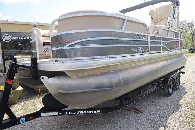 Slide: The Image of Sun Tracker Party Barge 20 DLX 2015 - 13