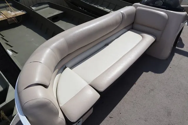 Slide: The Image of Sun Tracker Party Barge 20 DLX 2015 - 14