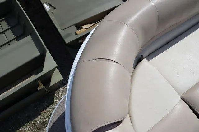 Slide: The Image of Sun Tracker Party Barge 20 DLX 2015 - 15