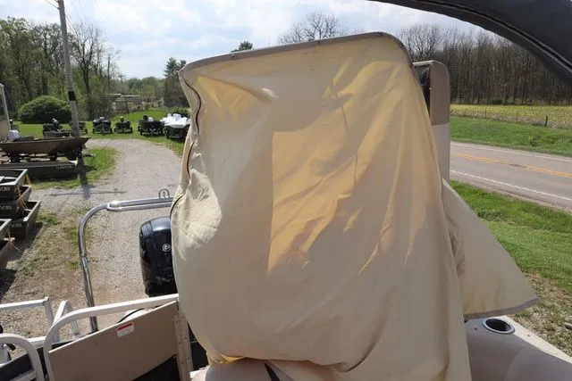 Slide: The Image of Sun Tracker Party Barge 20 DLX 2015 - 18