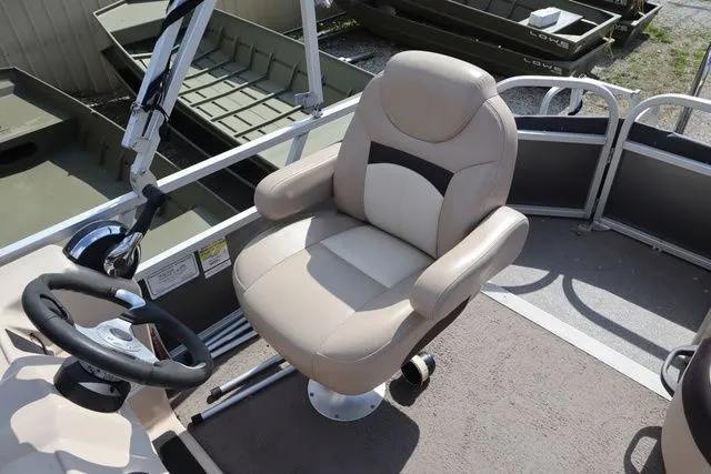 Slide: The Image of Sun Tracker Party Barge 20 DLX 2015 - 23