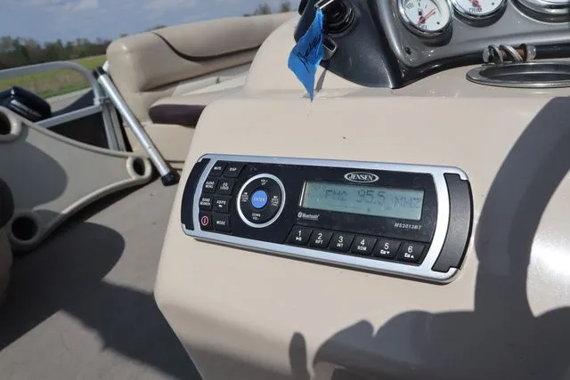 Slide: The Image of Sun Tracker Party Barge 20 DLX 2015 - 25