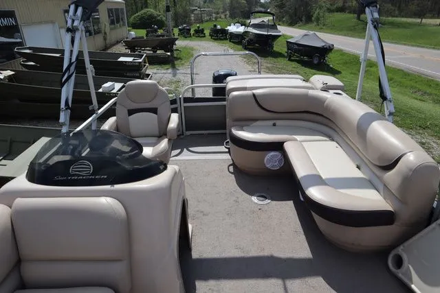 Slide: The Image of Sun Tracker Party Barge 20 DLX 2015 - 28