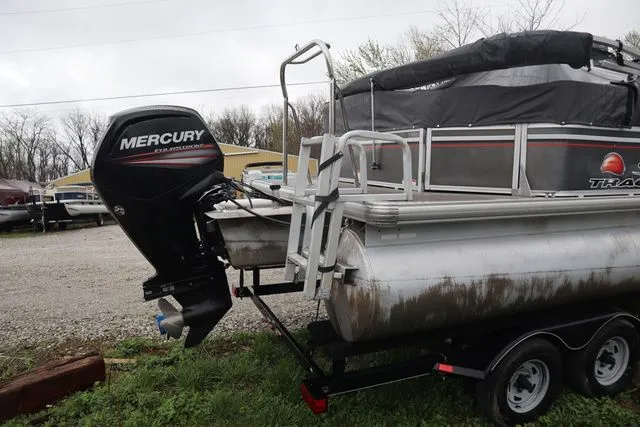 Slide: The Image of Sun Tracker Party Barge 20 DLX 2015 - 3