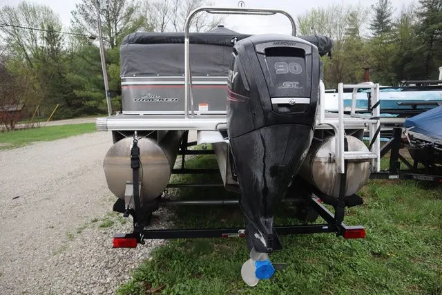 Slide: The Image of Sun Tracker Party Barge 20 DLX 2015 - 4