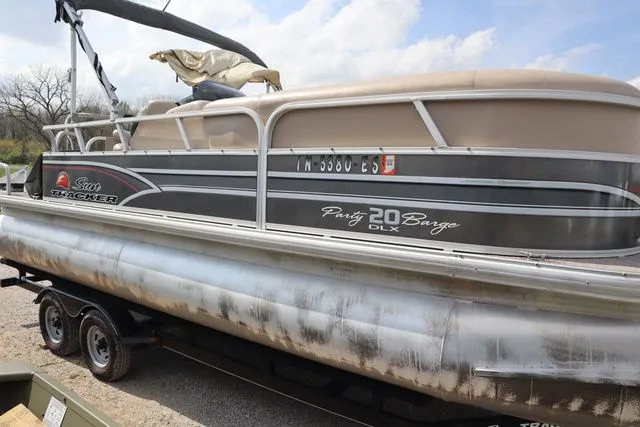 Slide: The Image of Sun Tracker Party Barge 20 DLX 2015 - 7