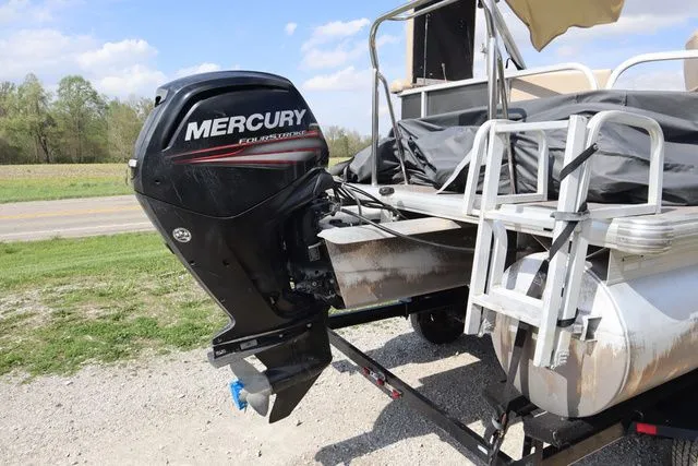 Slide: The Image of Sun Tracker Party Barge 20 DLX 2015 - 8