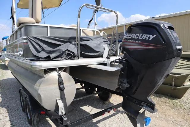 Slide: The Image of Sun Tracker Party Barge 20 DLX 2015 - 9