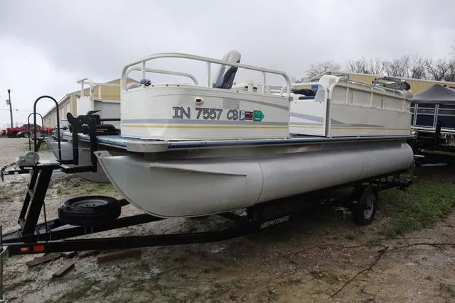 The Image of Bentley Pontoons 200 Fish 2004 - 1