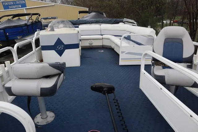 Slide: The Image of Bentley Pontoons 200 Fish 2004 - 2