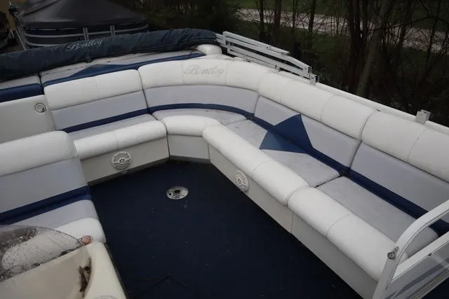 Slide: The Image of Bentley Pontoons 200 Fish 2004 - 3