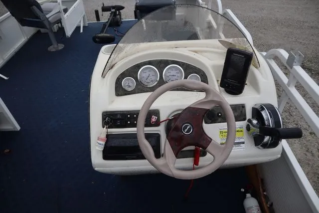 Slide: The Image of Bentley Pontoons 200 Fish 2004 - 5