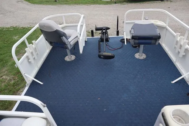 Slide: The Image of Bentley Pontoons 200 Fish 2004 - 7